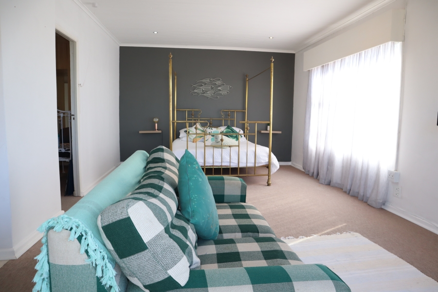 5 Bedroom Property for Sale in Paradise Beach Eastern Cape